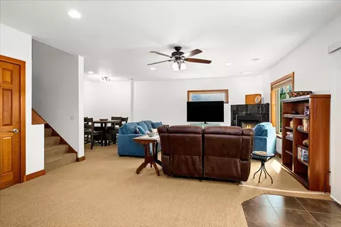 Living - 231 Hickory St, Duluth, MN 55811 photo 5 of 8
