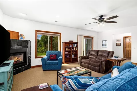 Living - 231 Hickory St, Duluth, MN 55811 photo 7 of 8