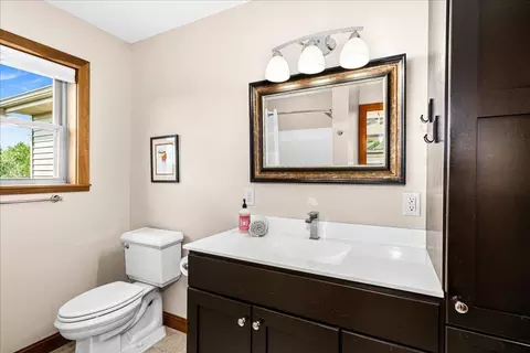Bath - 231 Hickory St, Duluth, MN 55811 photo 1 of 3
