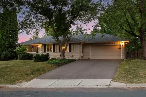 13101 Oakland Dr, Burnsville, MN 55337