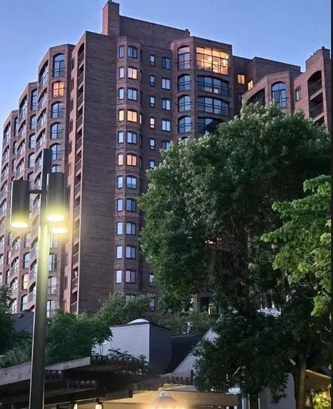 1235 Yale Pl #1701, Minneapolis, MN 55403