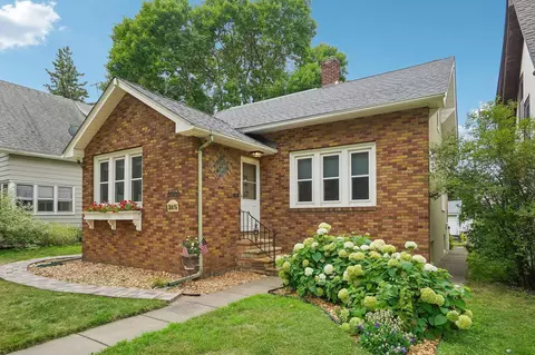 365 Warwick St, Saint Paul, MN 55105