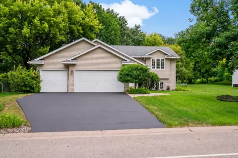 842 Sterling St S, Maplewood, MN 55119