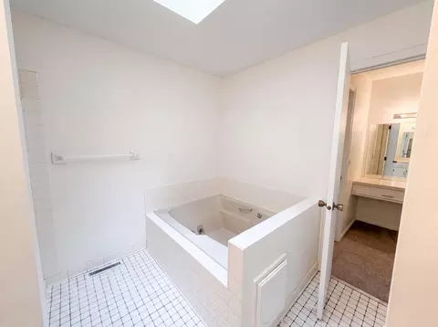 Bath - 2601 Setter Cir, Mound, MN 55364 photo 3 of 4