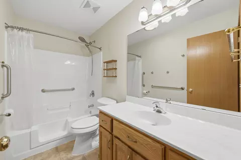 Bath - 4122 Dublin Dr, Saint Cloud, MN 56301 photo 1 of 1