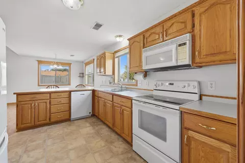 Kitchen - 4122 Dublin Dr, Saint Cloud, MN 56301 photo 2 of 3
