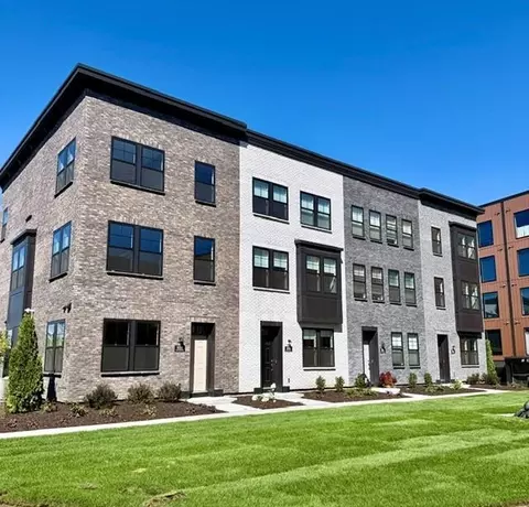 851 Sweetwater Dr, Saint Paul, MN 55116