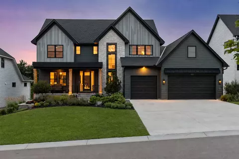 9592 Iron Horse Rd, Woodbury, MN 55129