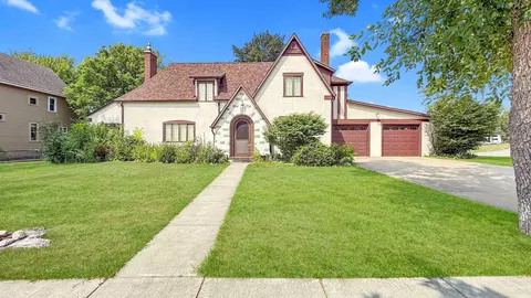 Exterior - 829 3rd Ave, Madison, MN 56256 photo 3 of 11