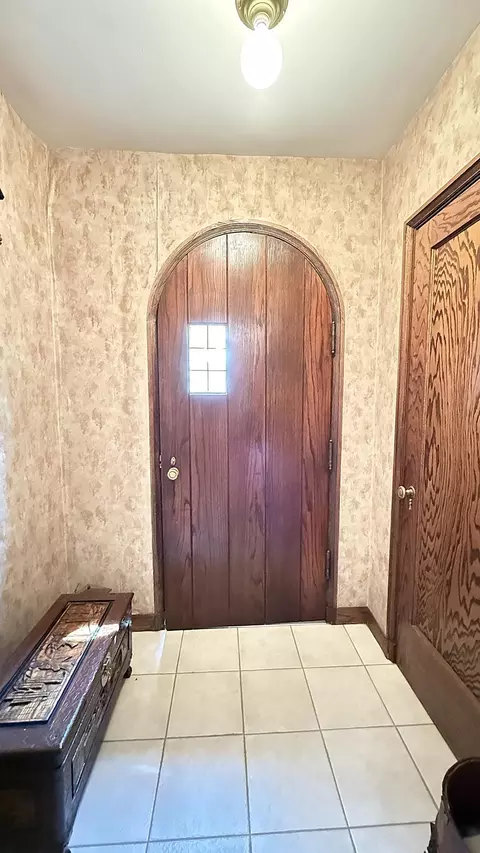 Entry Way - 829 3rd Ave, Madison, MN 56256 photo 2 of 10