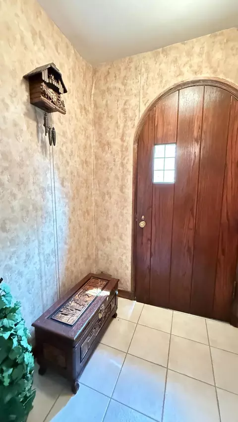 Entry Way - 829 3rd Ave, Madison, MN 56256 photo 3 of 10