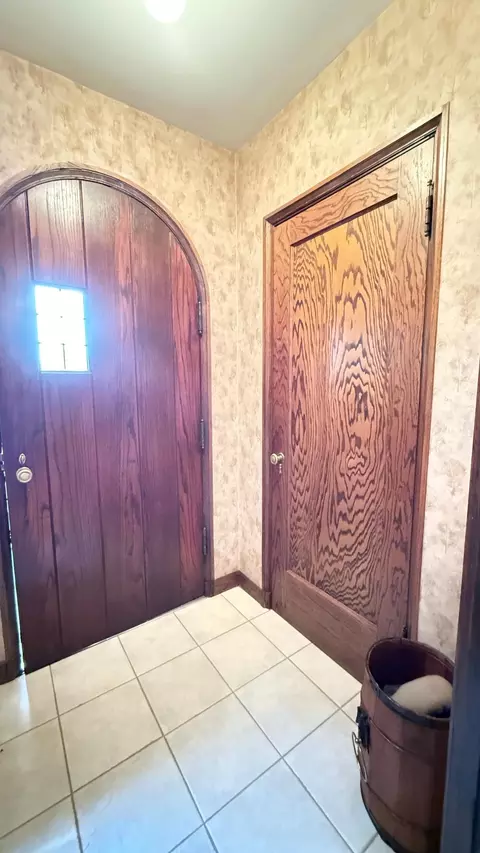 Entry Way - 829 3rd Ave, Madison, MN 56256 photo 4 of 10