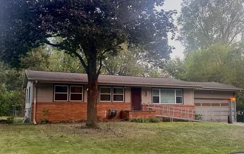 602 Moundsview Ave, Roseville, MN 55113