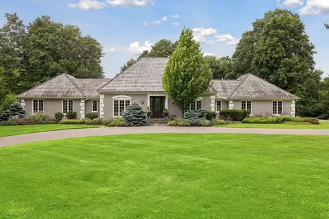 475 Highcroft Rd, Wayzata, MN 55391
