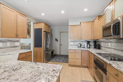 Kitchen - 15595 Cherry Path, Rosemount, MN 55068 photo 4 of 4