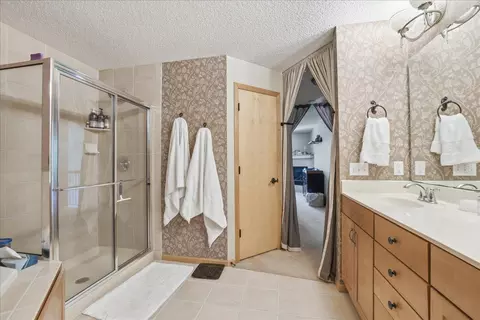 Bath - 15595 Cherry Path, Rosemount, MN 55068 photo 4 of 5