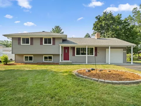 10909 Oak Knoll Ter S, Minnetonka, MN 55305
