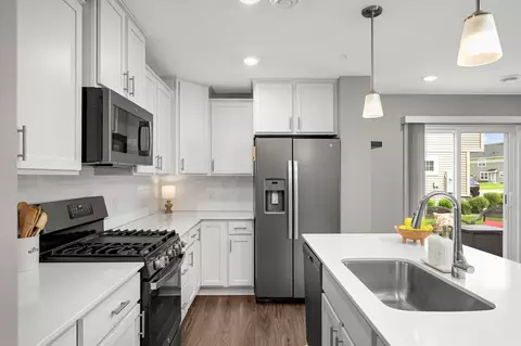 Kitchen - 1227 Lower 143rd St E, Rosemount, MN 55068 photo 3 of 7