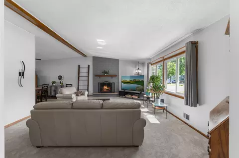 8555 Medicine Lake Rd, Golden Valley, MN 55427