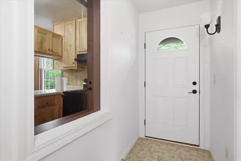 Entry Way - 5192 Lavaque Junction Rd, Duluth, MN 55811 photo 4 of 5