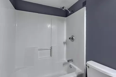 Bath - 805 26th Ave SW, Willmar, MN 56201 photo 4 of 4