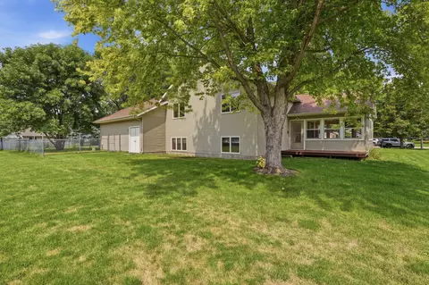 Exterior - 805 26th Ave SW, Willmar, MN 56201 photo 4 of 12