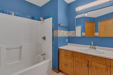 Bath - 805 26th Ave SW, Willmar, MN 56201 photo 2 of 4