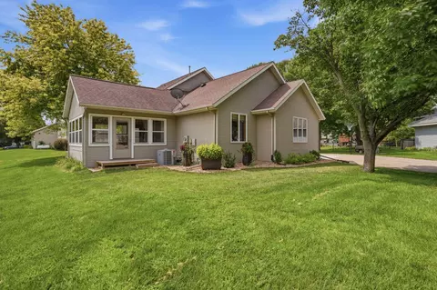 Exterior - 805 26th Ave SW, Willmar, MN 56201 photo 3 of 12