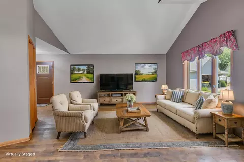 Living - 805 26th Ave SW, Willmar, MN 56201 photo 2 of 6