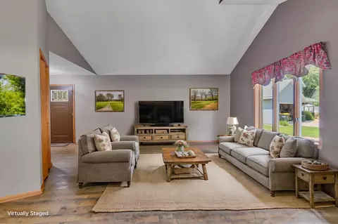 Living - 805 26th Ave SW, Willmar, MN 56201 photo 3 of 6