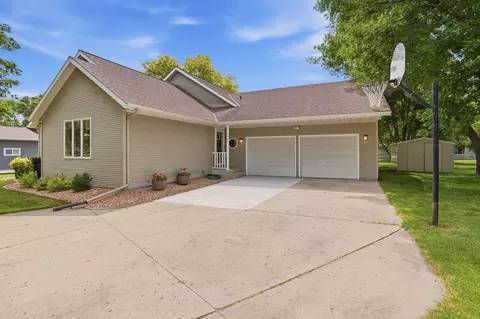 Exterior - 805 26th Ave SW, Willmar, MN 56201 photo 2 of 12