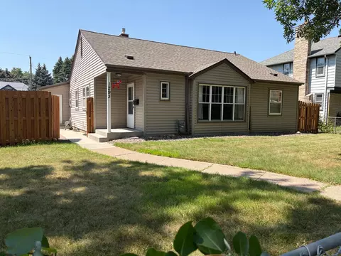 1293 Maywood St, Saint Paul, MN 55117