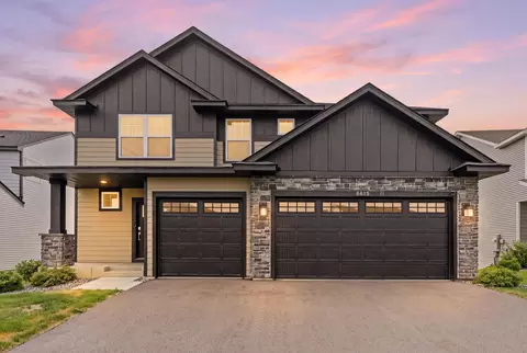 8813 Periwinkle Blvd, Woodbury, MN 55129