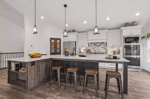 3460 Commonwealth Ave, Woodbury, MN 55125