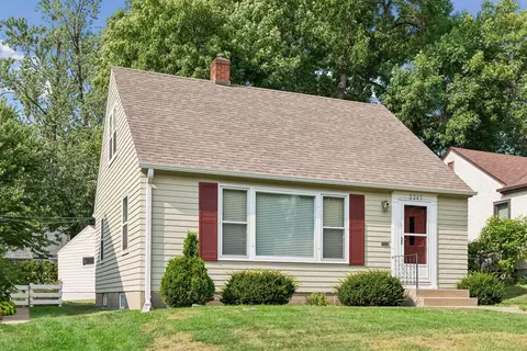 2245 Highland Pkwy, Saint Paul, MN 55116