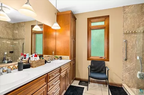Bath - 6906 W Van Rd, Duluth, MN 55803 photo 2 of 4