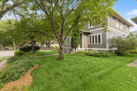 1697 Stanford Ave, Saint Paul, MN 55105