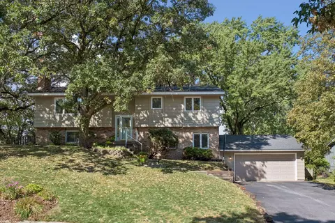 16015 Oak Shore Dr, Lakeville, MN 55044