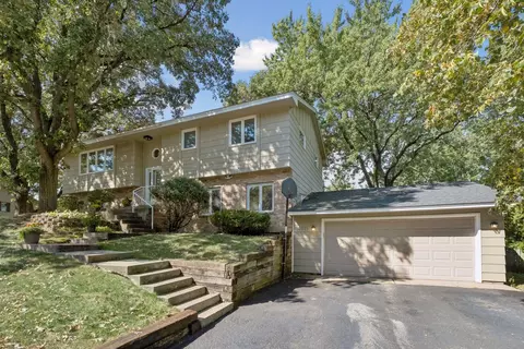 16015 Oak Shore Dr, Lakeville, MN 55044