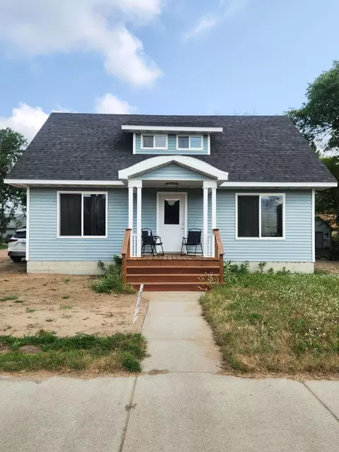 219 Main St NE, Menahga, MN 56464