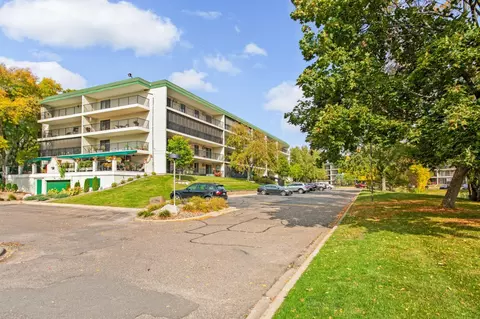 10521 Cedar Lake Rd #519, Minnetonka, MN 55305