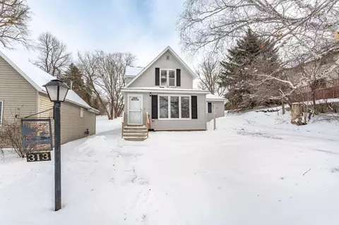 313 3rd St SE, Pelican Rapids, MN 56572