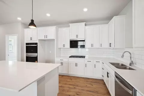 Kitchen - 2159 Bluff Heights Dr, Shakopee, MN 55379 photo 3 of 3