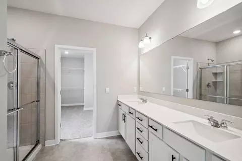 Bath - 2159 Bluff Heights Dr, Shakopee, MN 55379 photo 1 of 2
