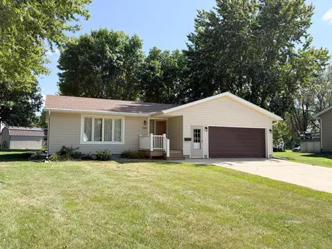 1523 Eckerson Dr, Worthington, MN 56187
