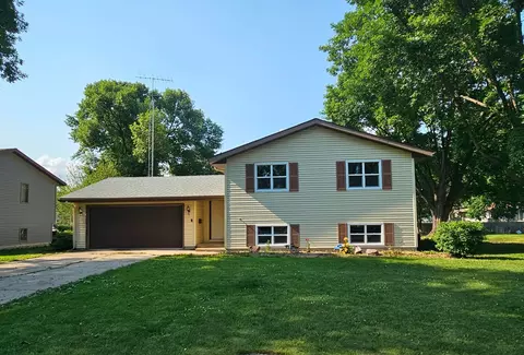 745 Madson Ave SW, Hutchinson, MN 55350