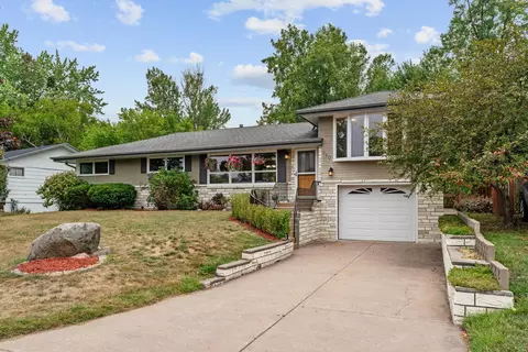 810 Oakwood Dr, New Brighton, MN 55112