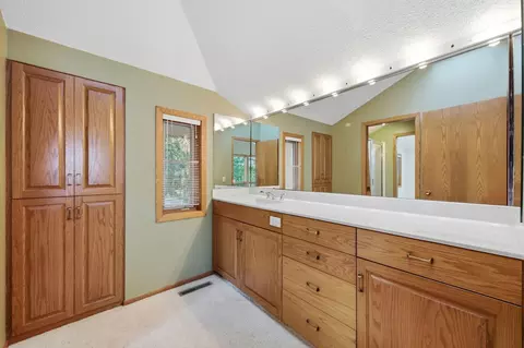 Bath - 5525 Timber Ln, Excelsior, MN 55331 photo 1 of 3