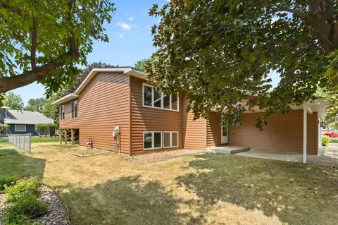 3231 Meadowbrook Ct, Vadnais Heights, MN 55127