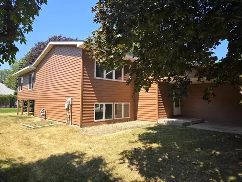 3231 Meadowbrook Ct, Vadnais Heights, MN 55127